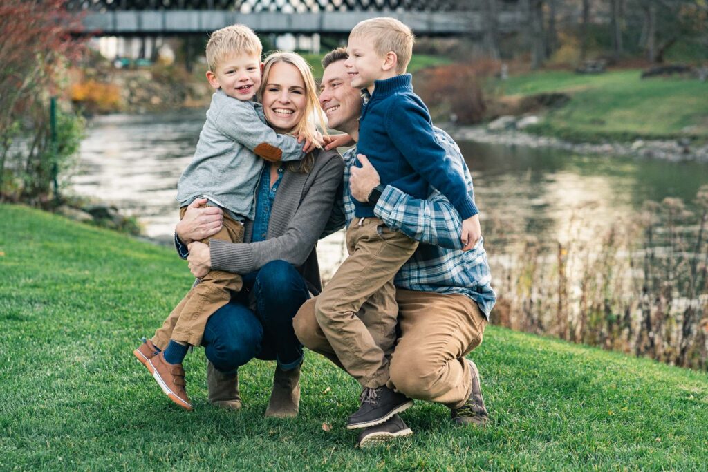 woodstock vermont family photo session: parents kneeling with kids