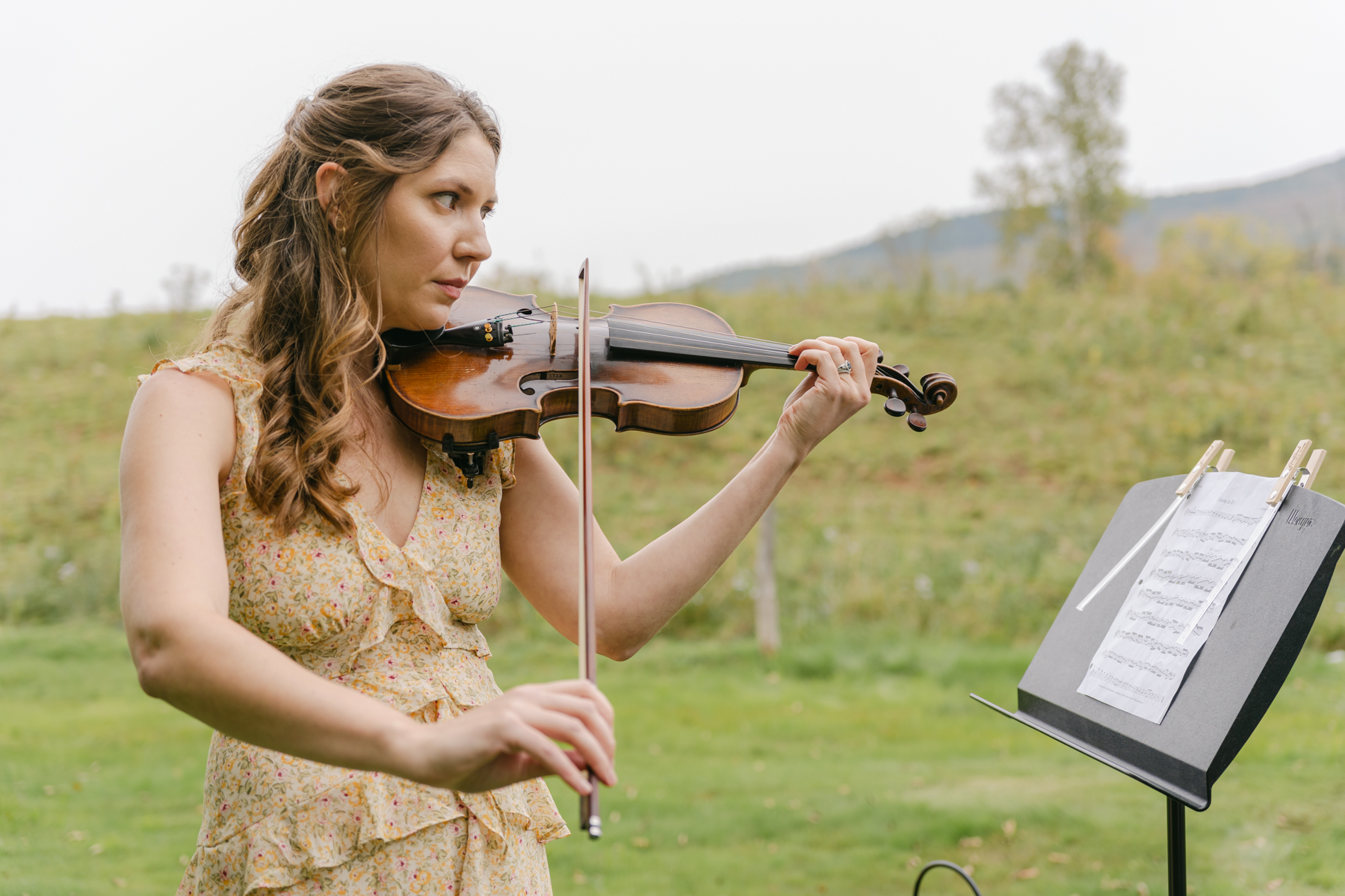 vermont wedding at Inn at round barn ceremony violinist