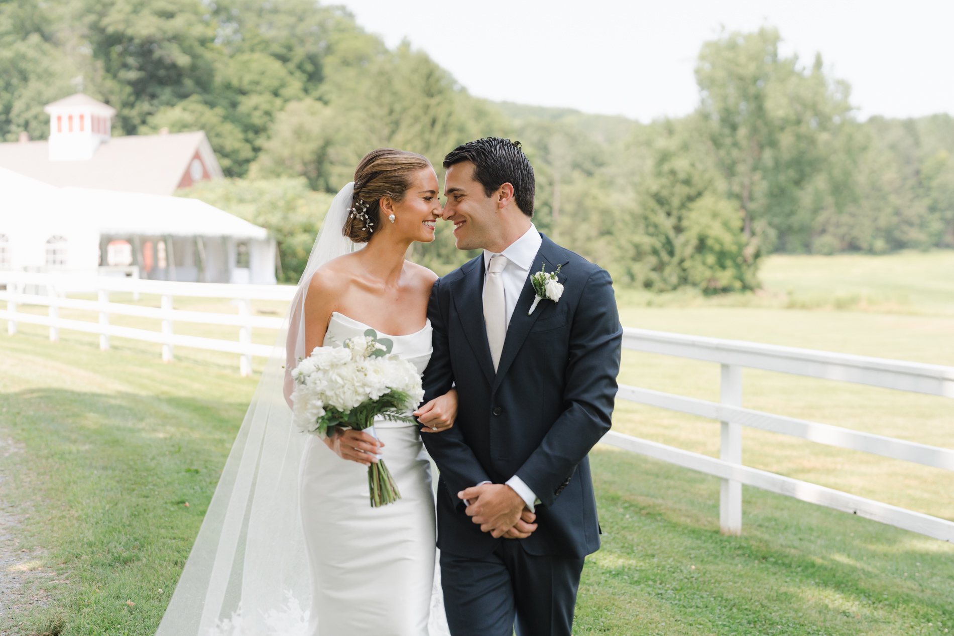 Quechee Inn at Marshland Farm Wedding with Elegant Summer Vibes