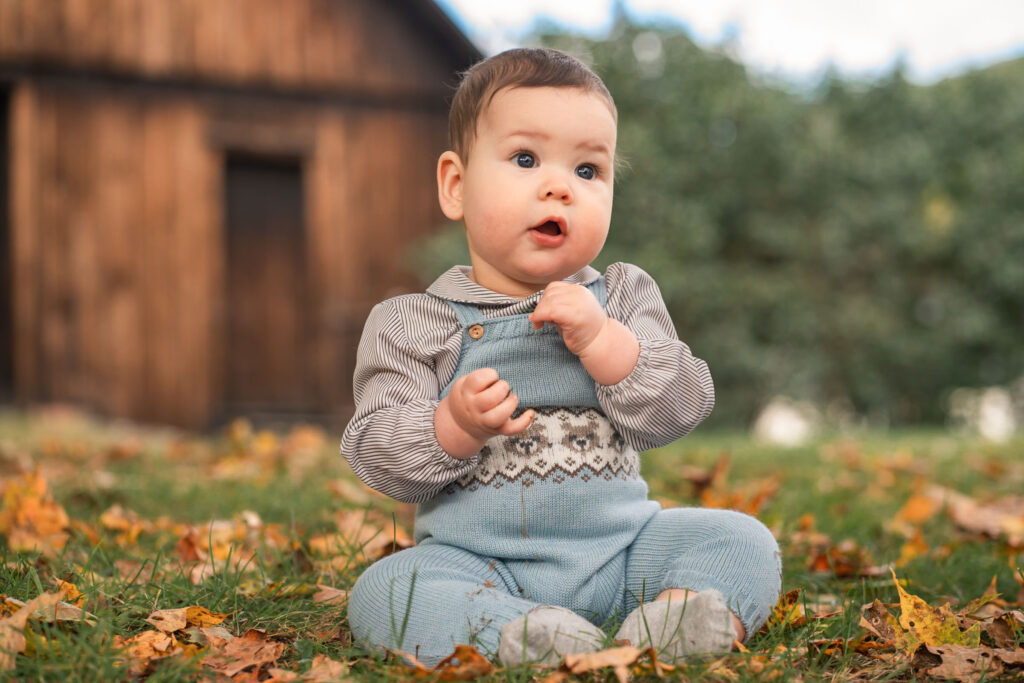October Family Photos in Woodstock Vermont, close-up of child