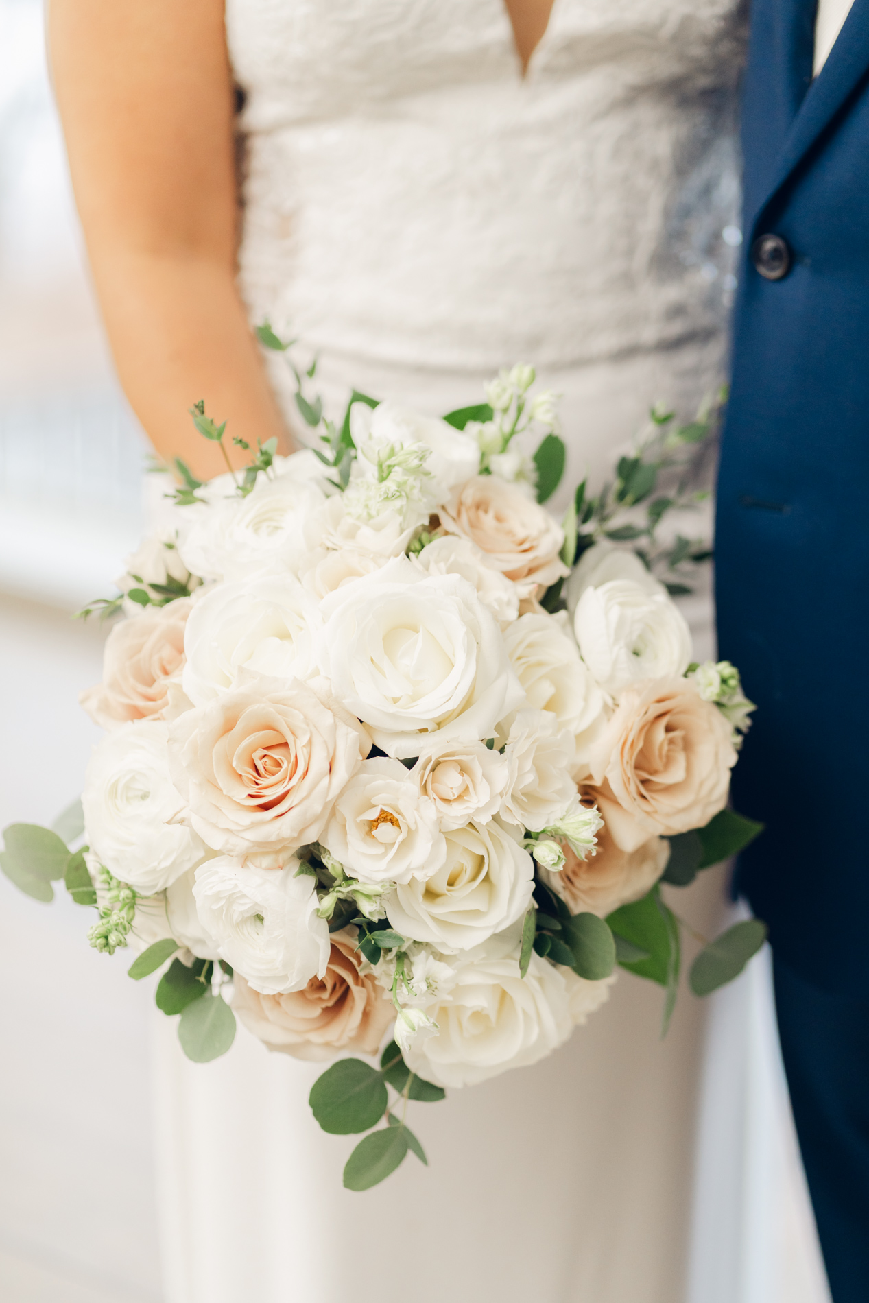 bride holding bouquet, winter wedding at mountain top inn