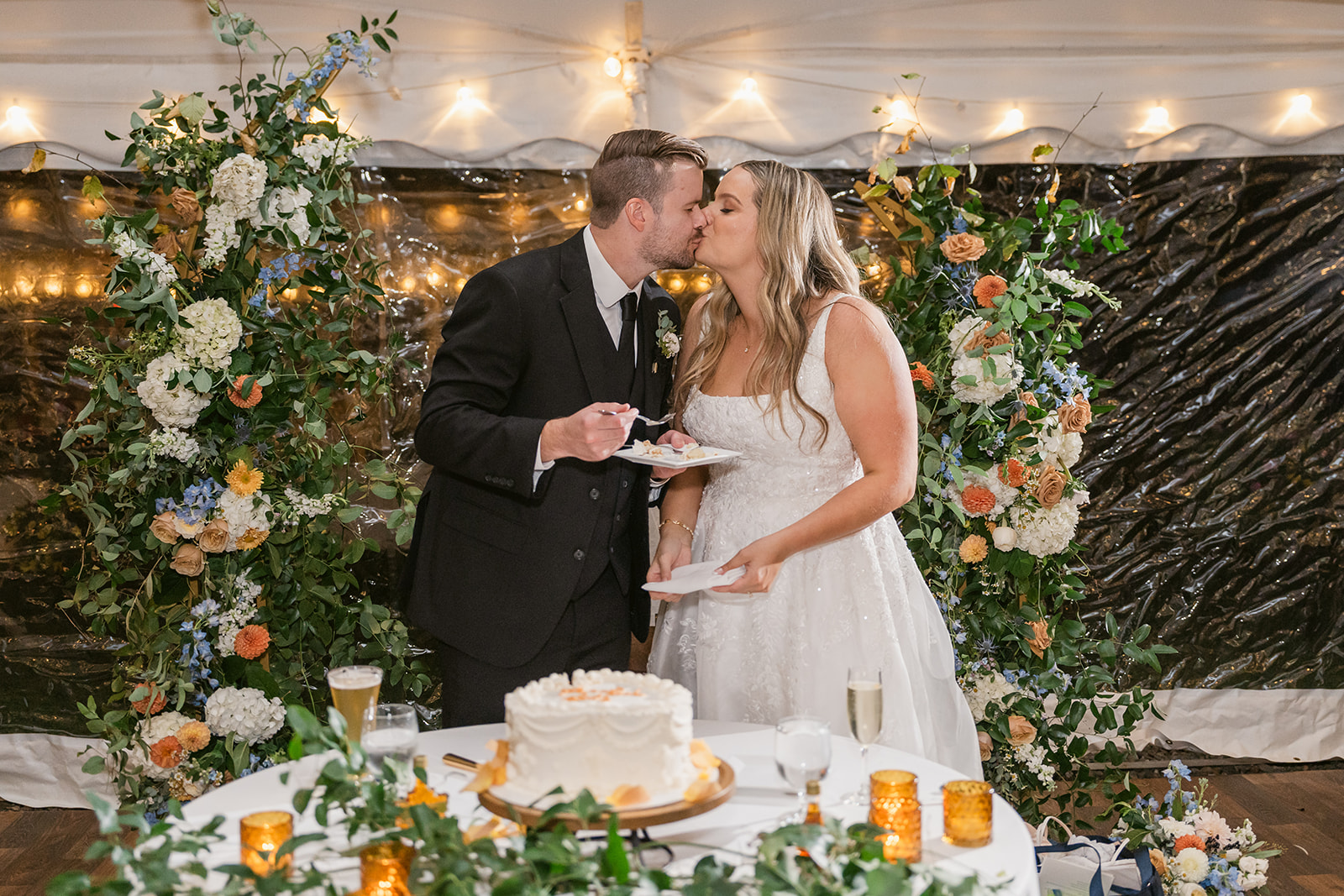couple kiss and cut the cake Fall Trapp Lodge wedding