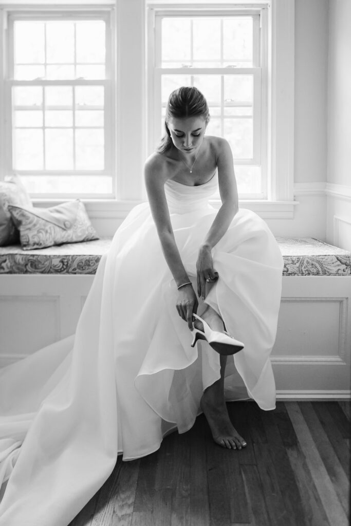 Harrington Farm Wedding -putting on shotes