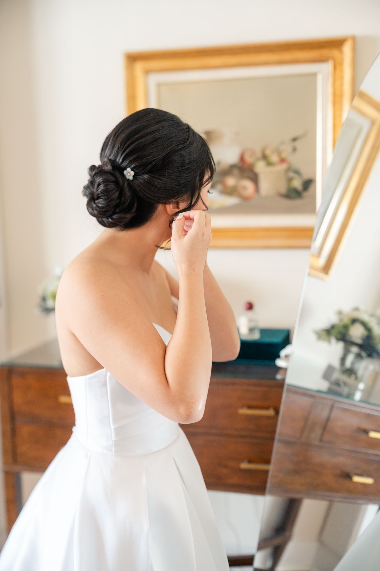 Woodstock Inn Winter Wedding - bride putting in earrings